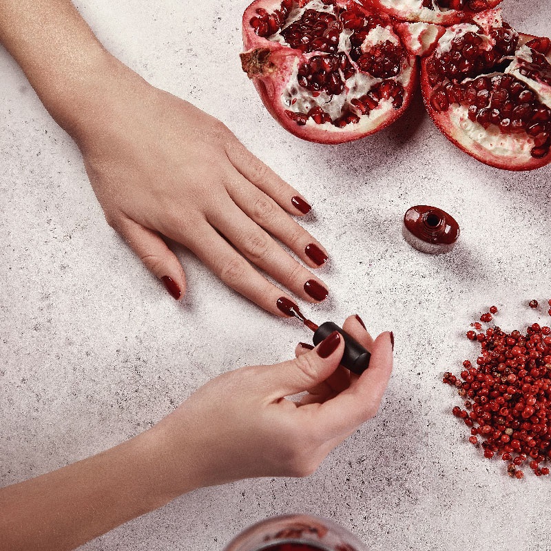 Cranberry Dip Nails: The Perfect Trend for a Bold and Elegant Look